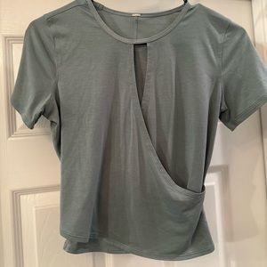 Lululemon crop top